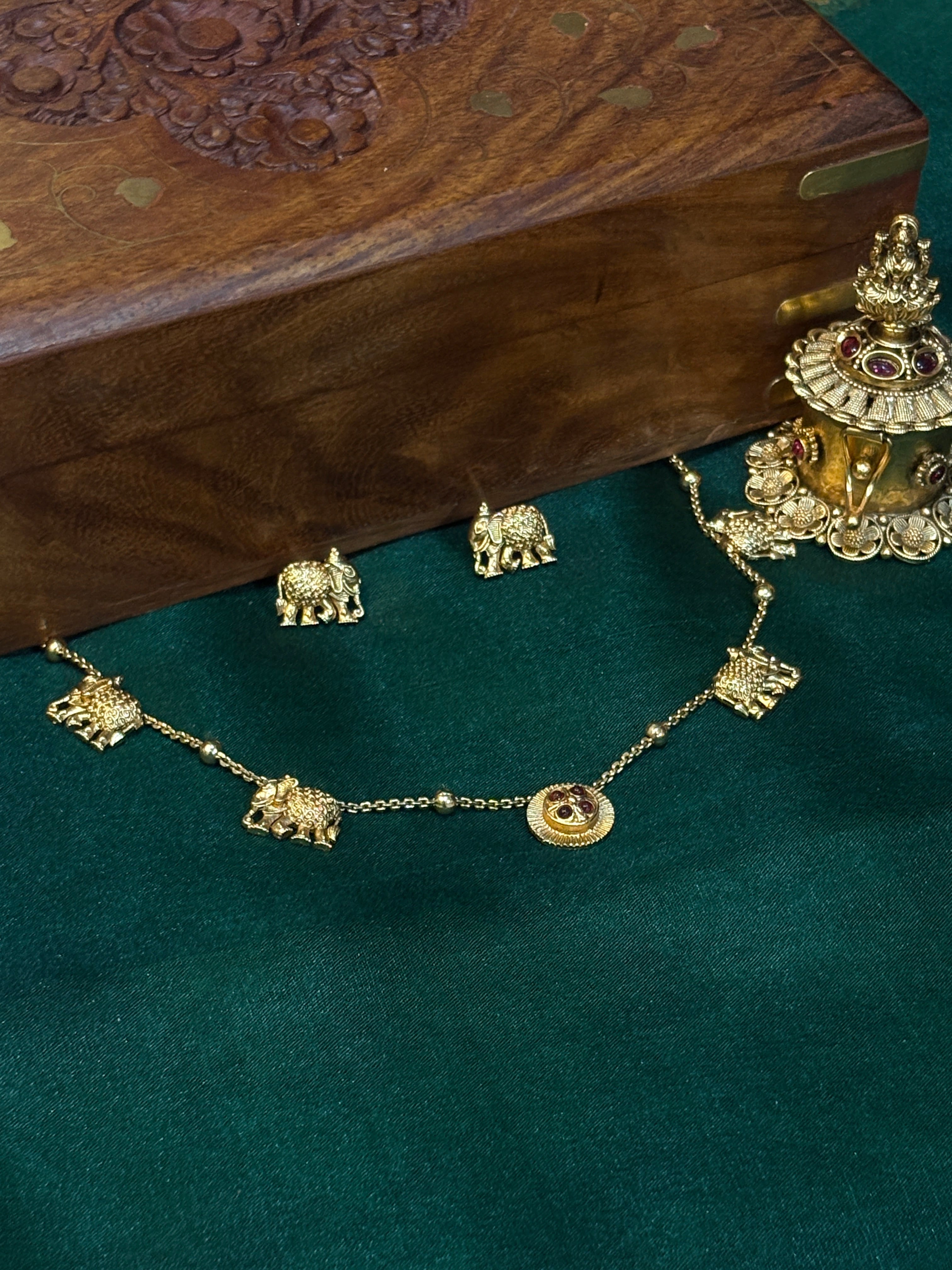 Traditional Elephant Motif Choker Necklace
