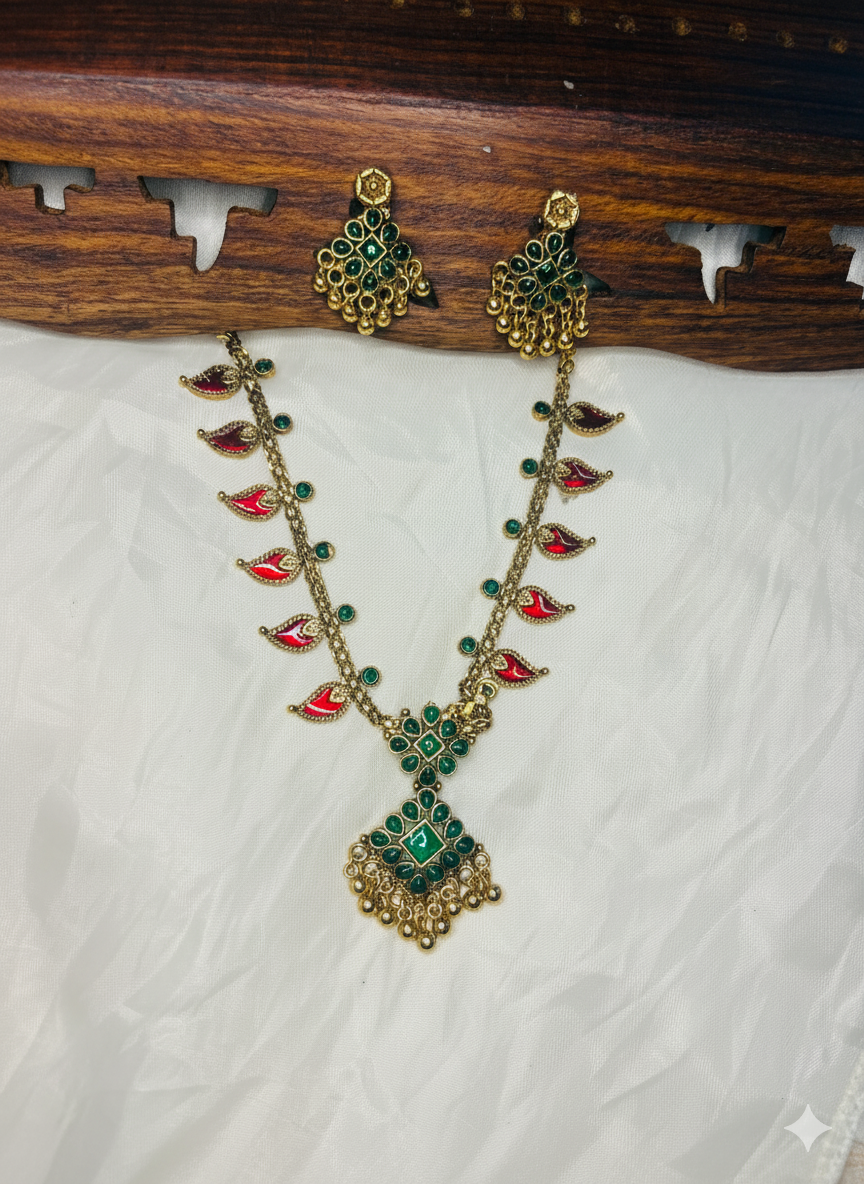 Traditional Kemp Attagai Necklace Set