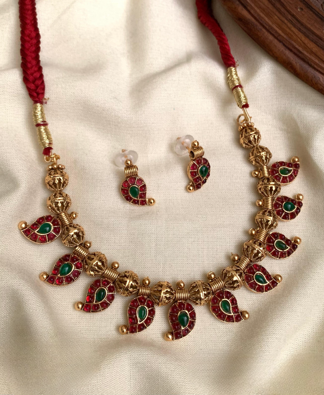 Paisley Motif Antique Necklace Set.