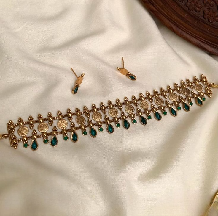 Traditional Coin Choker Necklace Set