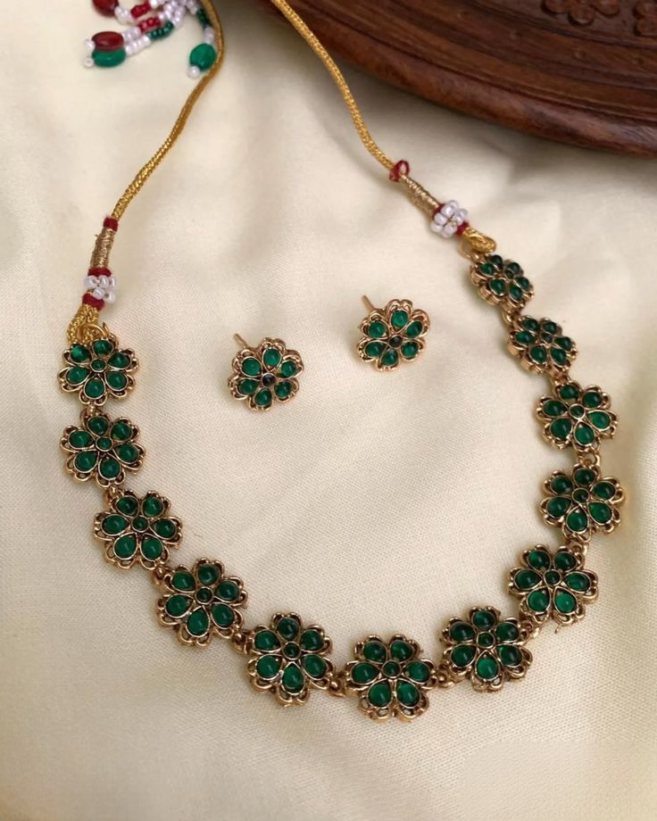 Floral Choker Necklace Set