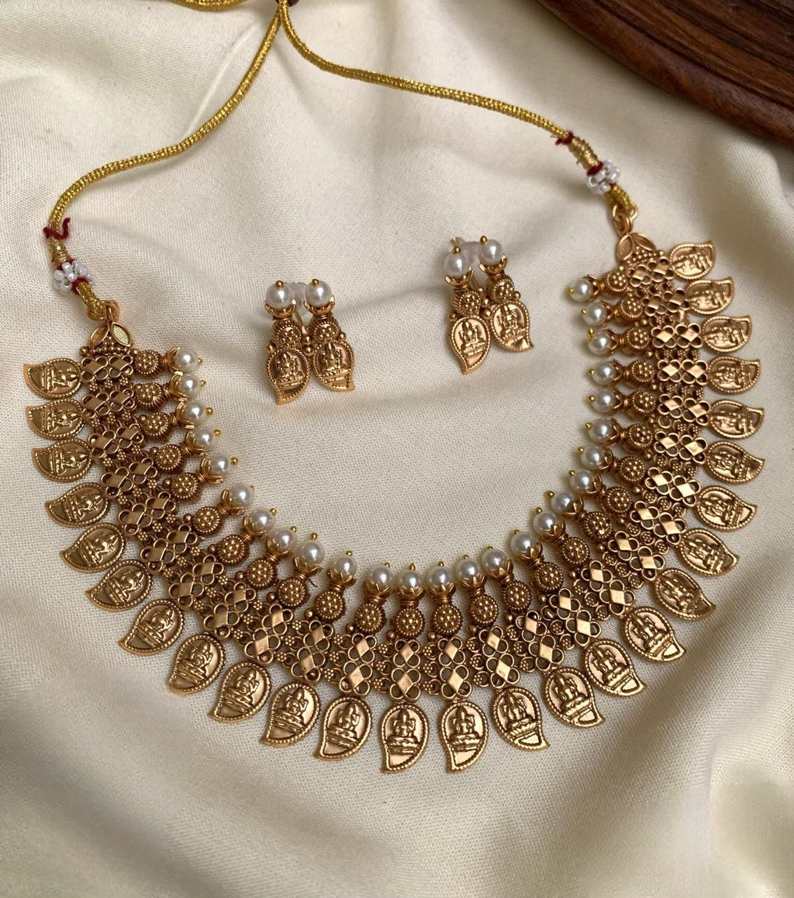 Elegant Pearl Necklace Set
